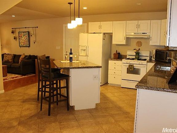 4th image of 5600 Siesta Ln #007