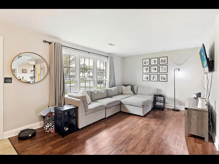 5565 E Shirley Dr — Photo 2