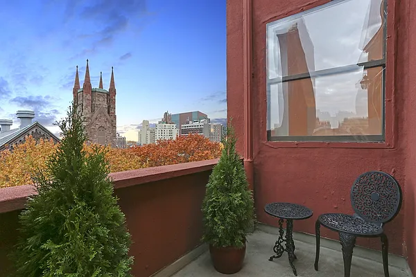 Sold by Corcoran | media 21