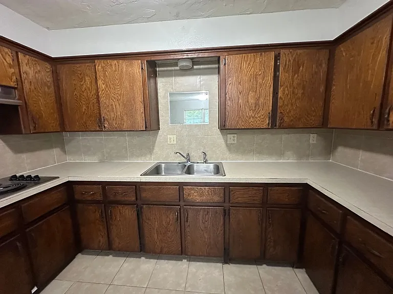 537 Franklin St — Photo 20
