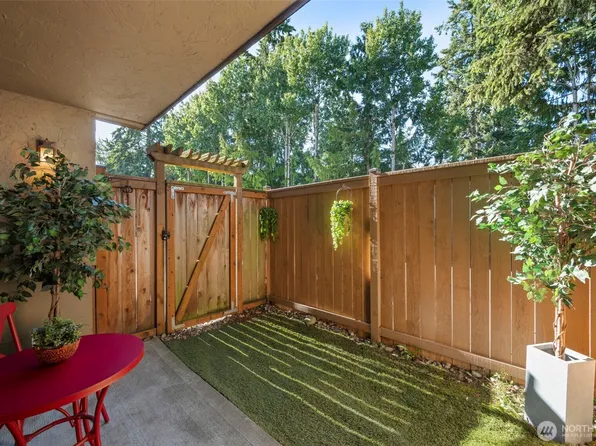 750 N 143rd Street #B7, Seattle, WA 98133