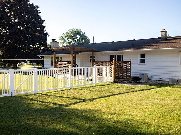 5th image of 10891 James St