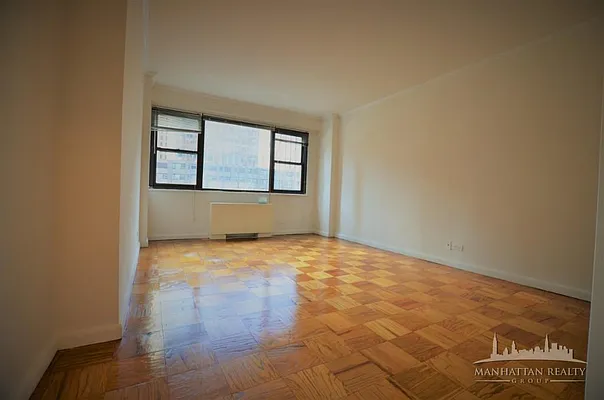 Rented by Manhattan Realty Group | media 33