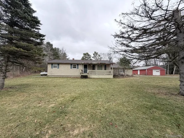 10157 Willowbrook Dr, Flushing, MI 48433