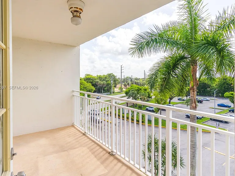 6950 Miami Gardens Dr #2-501 — Photo 6
