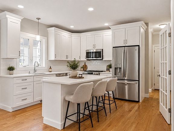 3rd image of 20 Curley Cir
