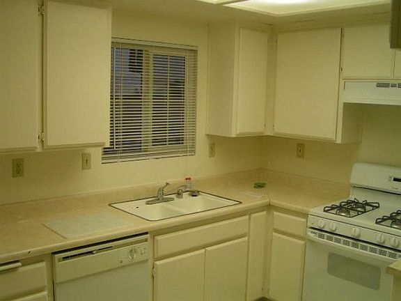 3rd image of 586 S Mistletoe Ave APT B
