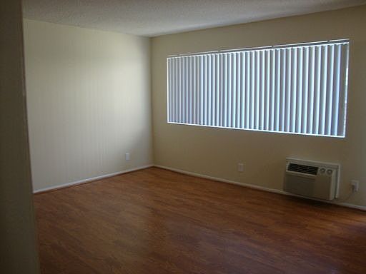 4th image of 18355 Collins St APT 122
