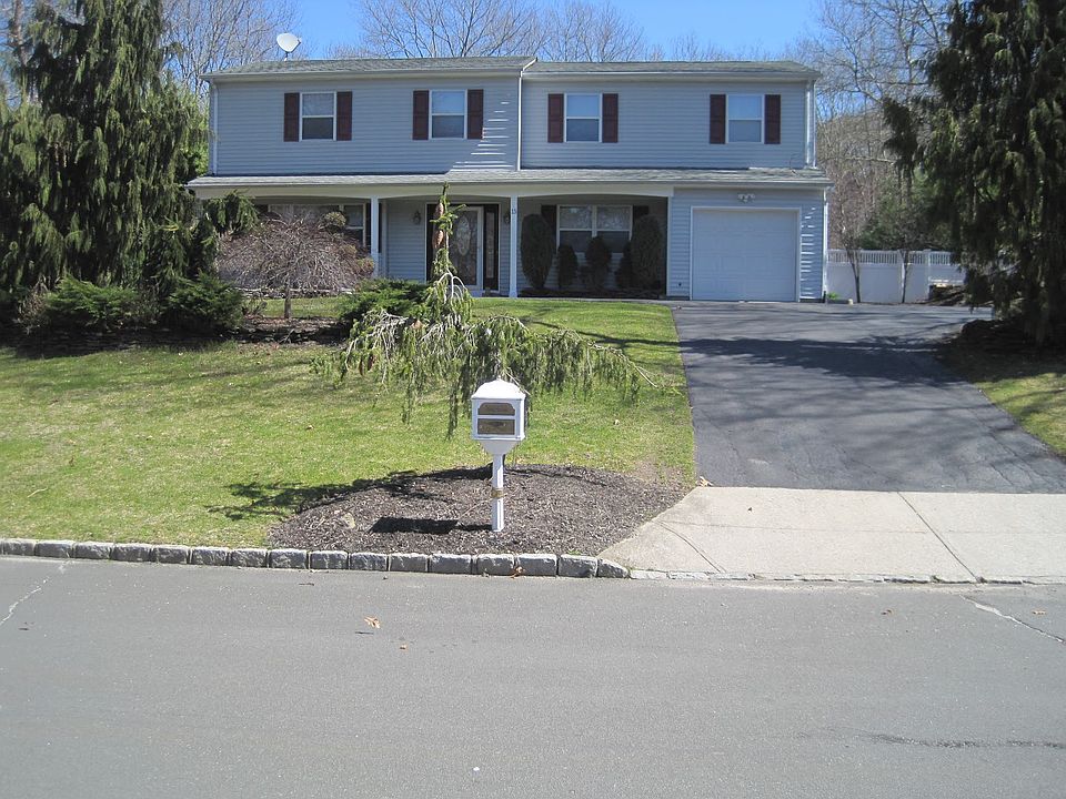 2nd image of 15 Golf Club Cir