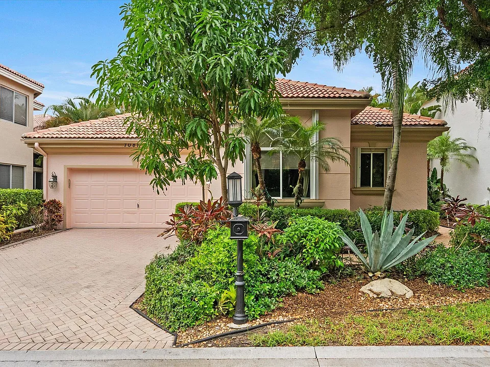 7081 Mallorca Cres