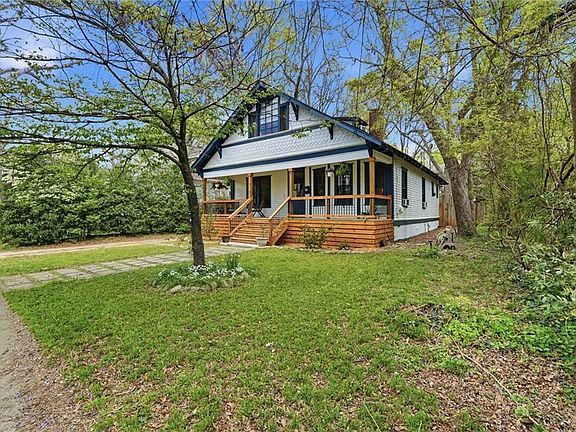 2nd image of 373 Oakdale Rd NE