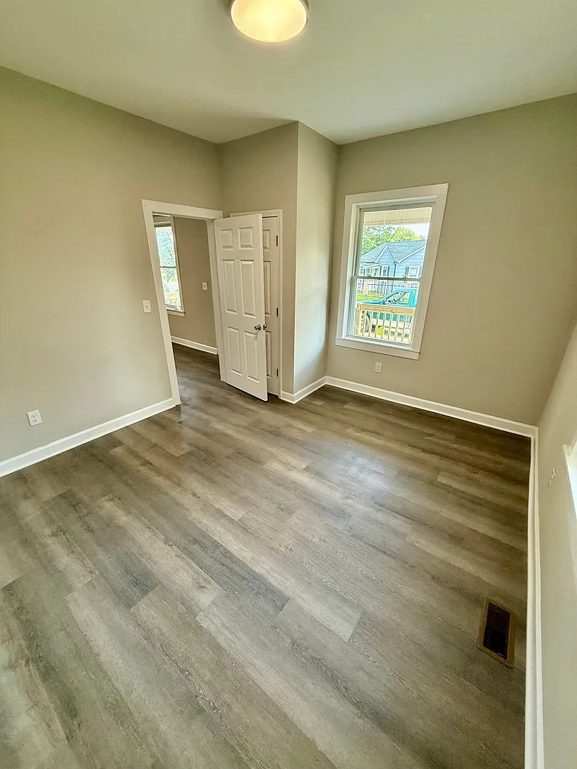 2028 Milford Street — Photo 4