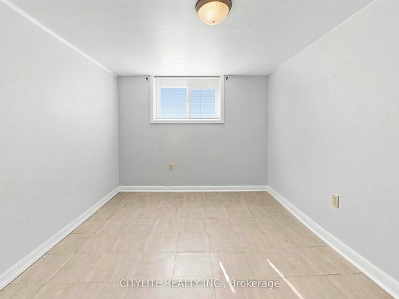 5th image of 35 Macdonald Ave #Basement
