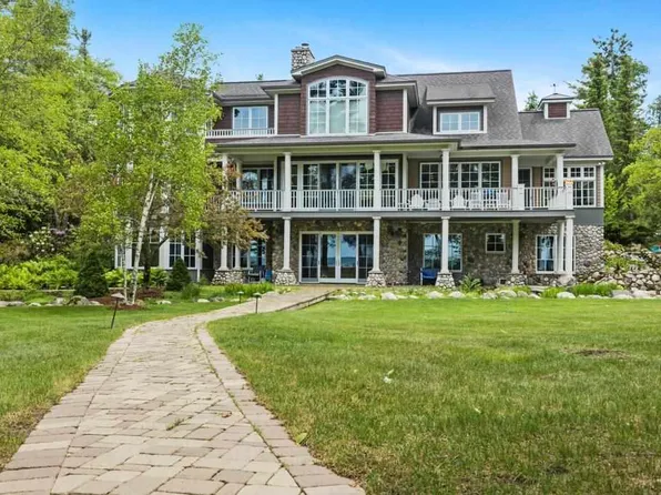 11691 N Pa Be Shan Trl, Charlevoix, MI 49720