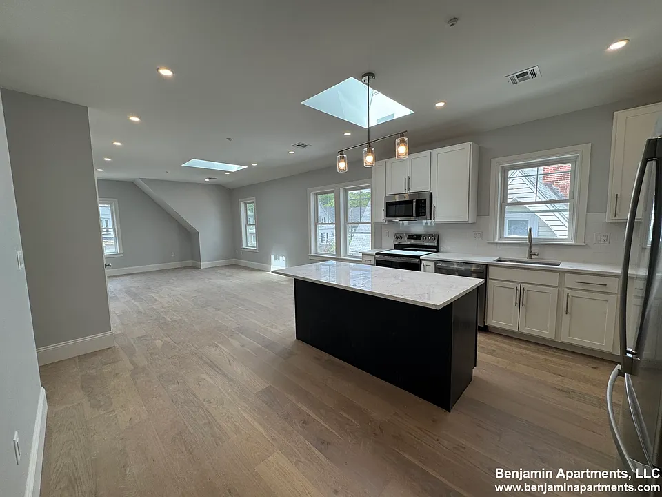 51 Fairbanks St #9
