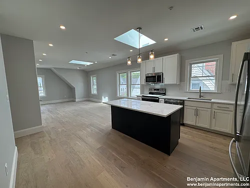 51 Fairbanks St #8 Photo 1