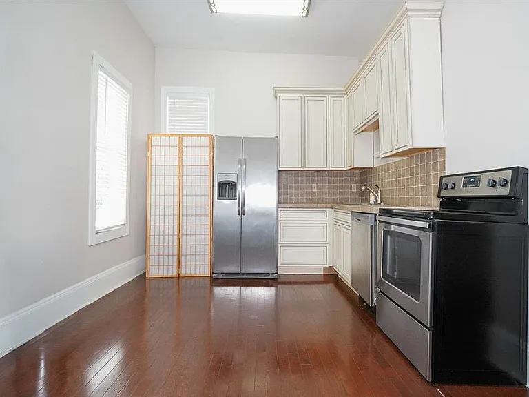 333 S Plant Ave — Photo 47