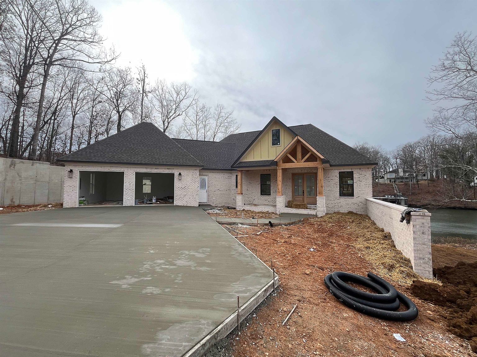 559 Hunter Point Cv, Muscle Shoals, AL 35661 MLS 513151 Zillow