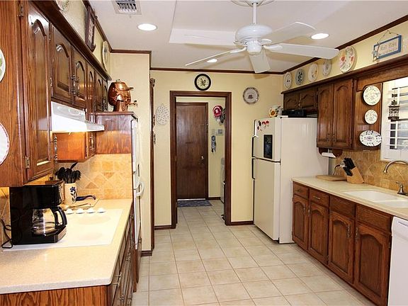 3rd image of 5033 Lake View Cir