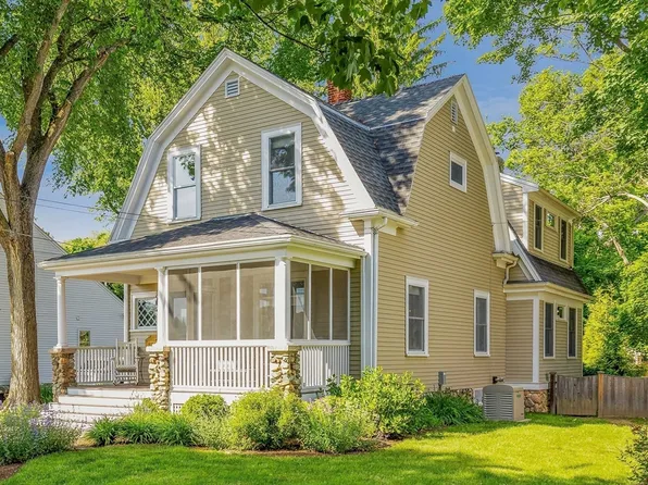 498 Main St, Amesbury, MA 01913