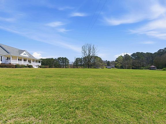 4th image of 64 Mistletoe Ln