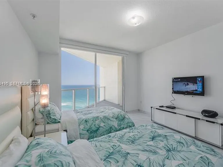 16699 Collins Ave #CU-2004 — Photo 17