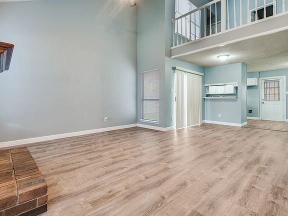 3rd image of 205 Ironbark Dr