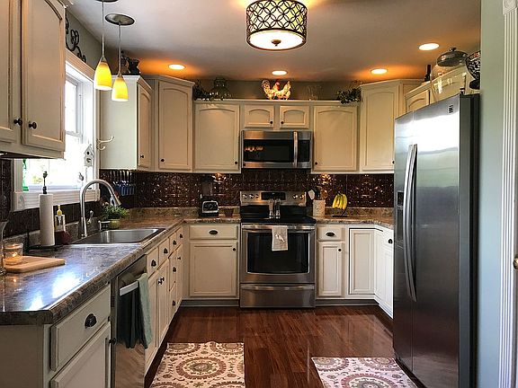 2nd image of 1329 Redwood Ln