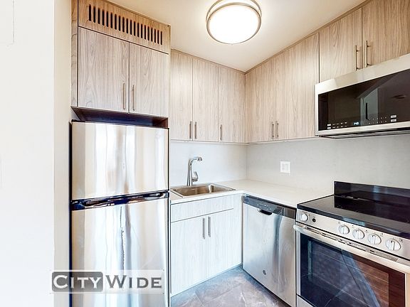 3rd image of 230 E 30th St APT 3G