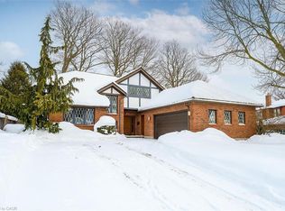 33 Walnut Dr, Guelph, ON N1E 4B4