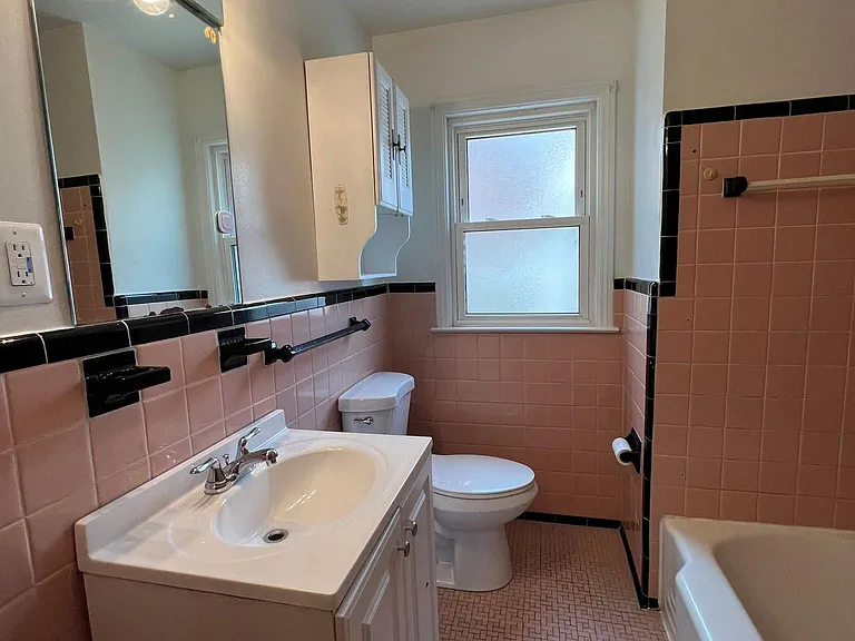 20292 Roscommon St — Photo 6