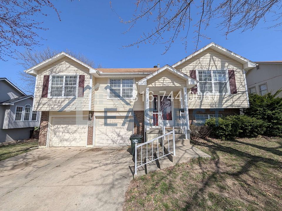 1st image of 521 NE Summit Dr