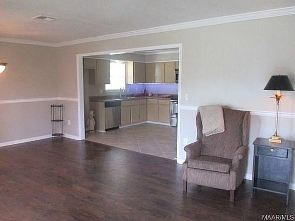 5th image of 4435 N Slauson Cir