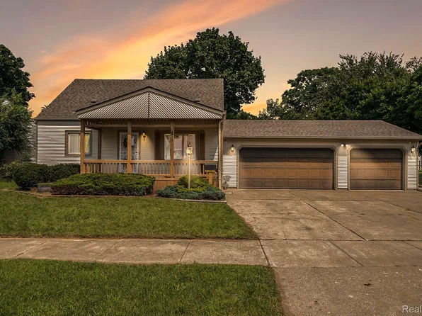 4321 Circle Dr, Flint, MI 48507