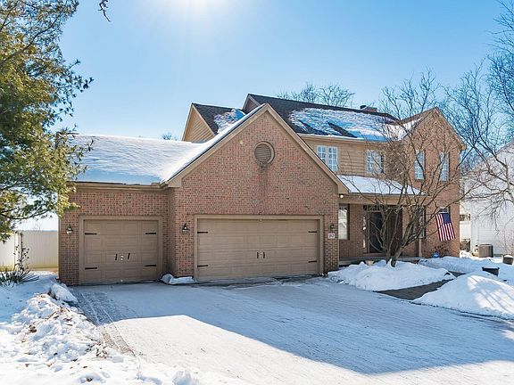 3rd image of 180 Oakwood Ct