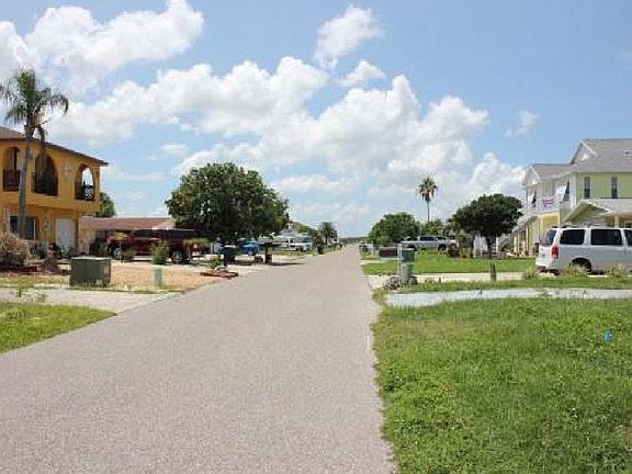3rd image of 13701 Garris Dr
