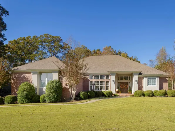 411 Heathrow Dr, Florence, AL 35633