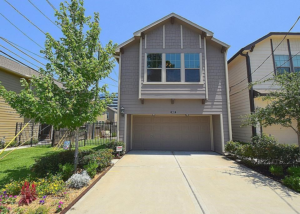 Perfect elevation to this wonderfully designed Sand Castle Home.  Double wide driveway that will fit 4 cars easily.