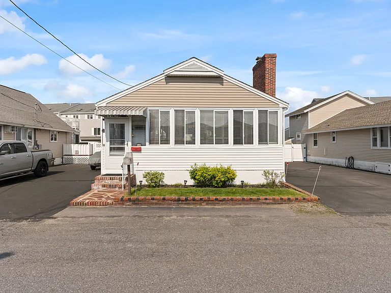 12 Harris Ave — Photo 35