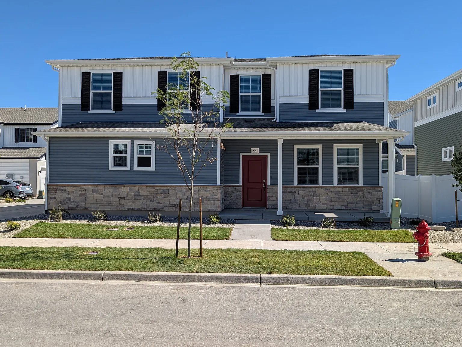 4 bed, 2.5 bath, 1938 sqft, $2,395 — Photo 2
