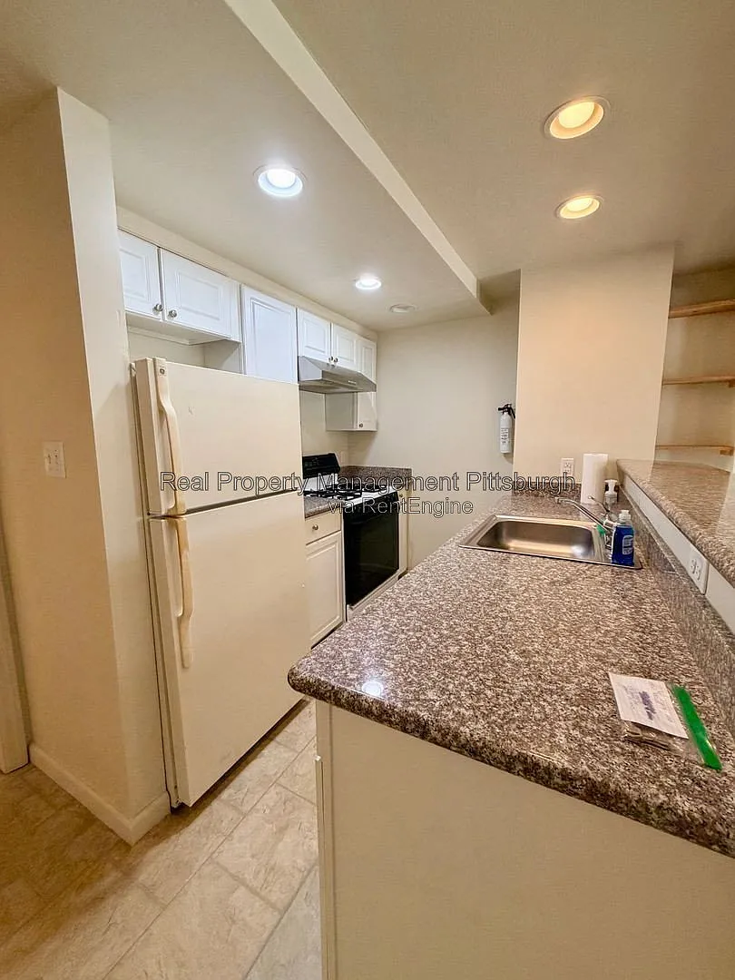 4 bed, 2.0 bath, $1,595 — Photo 4