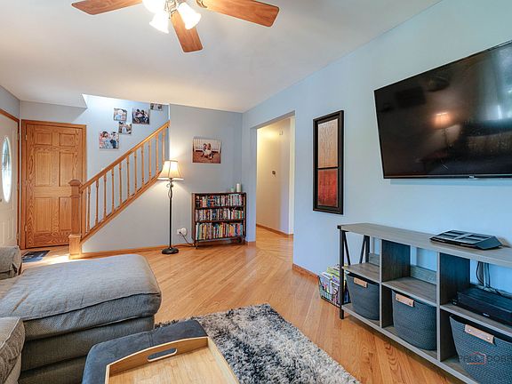 3rd image of 3507 Greenleaf Ave