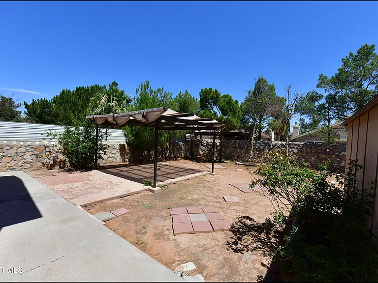 12121 Tower Hill Dr — Photo 40