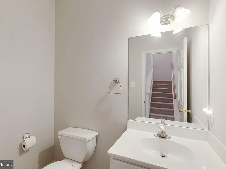 237 Jefferson Ave — Photo 10