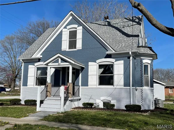 301 S Main St, Summerfield, IL 62289