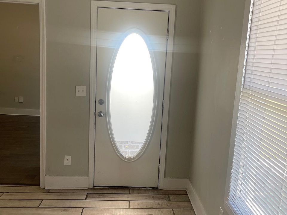 1st image of 208 E Loudon Ave