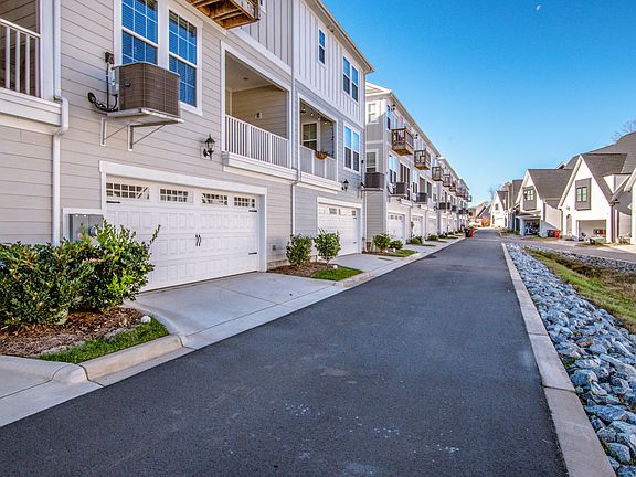 3rd image of 522 Amalfi Dr