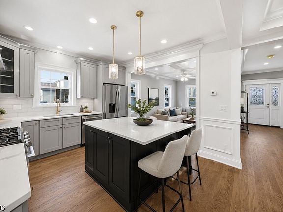 2nd image of 10 Buena Rd