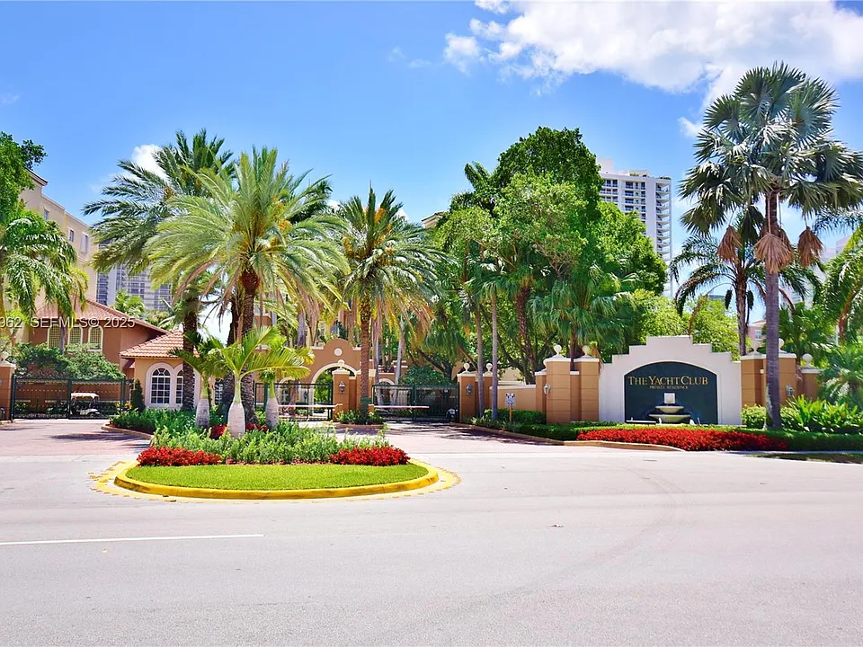 19501 E Country Club Dr #9404