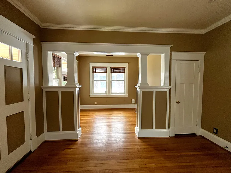 917 Gates Ave — Photo 4